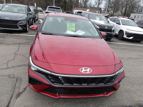 Used 2024 Hyundai Elantra SEL w/ Convenience Package image 2