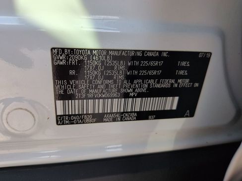 Used 2019 Toyota RAV4 LE w/ All Weather Liner Package AWD/4WD image 29