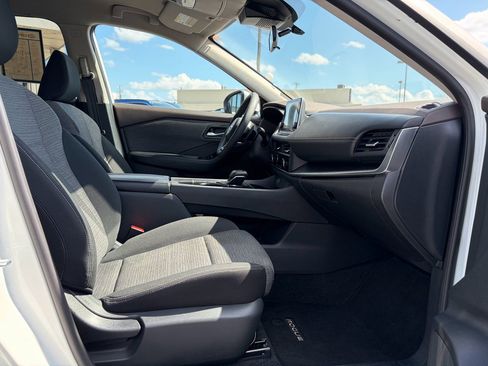 Used 2023 Nissan Rogue SV image 17
