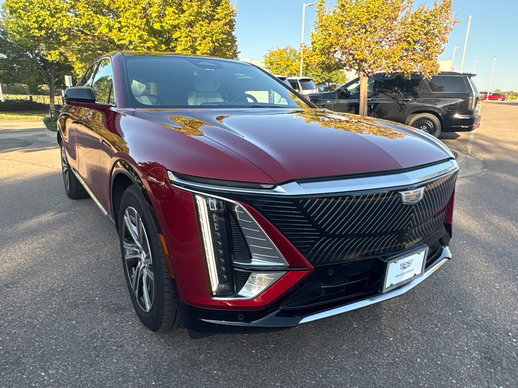 Used 2024 Cadillac Lyriq Luxury AWD/4WD image 7