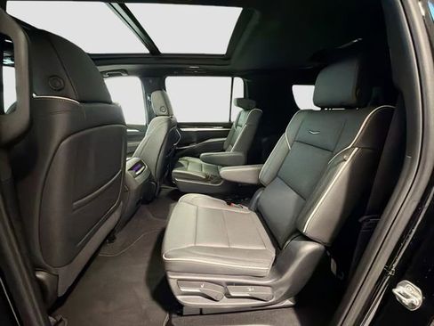 Certified 2025 Cadillac Escalade ESV Premium Luxury AWD/4WD image 24