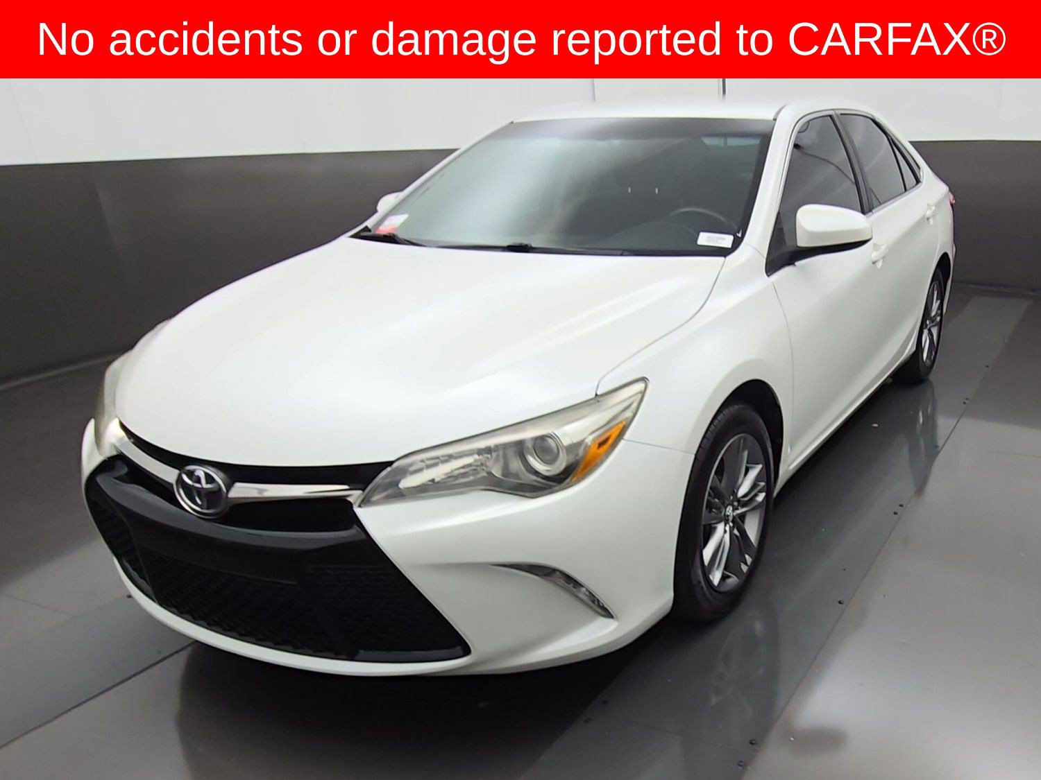 Used 2017 Toyota Camry SE FWD image 3