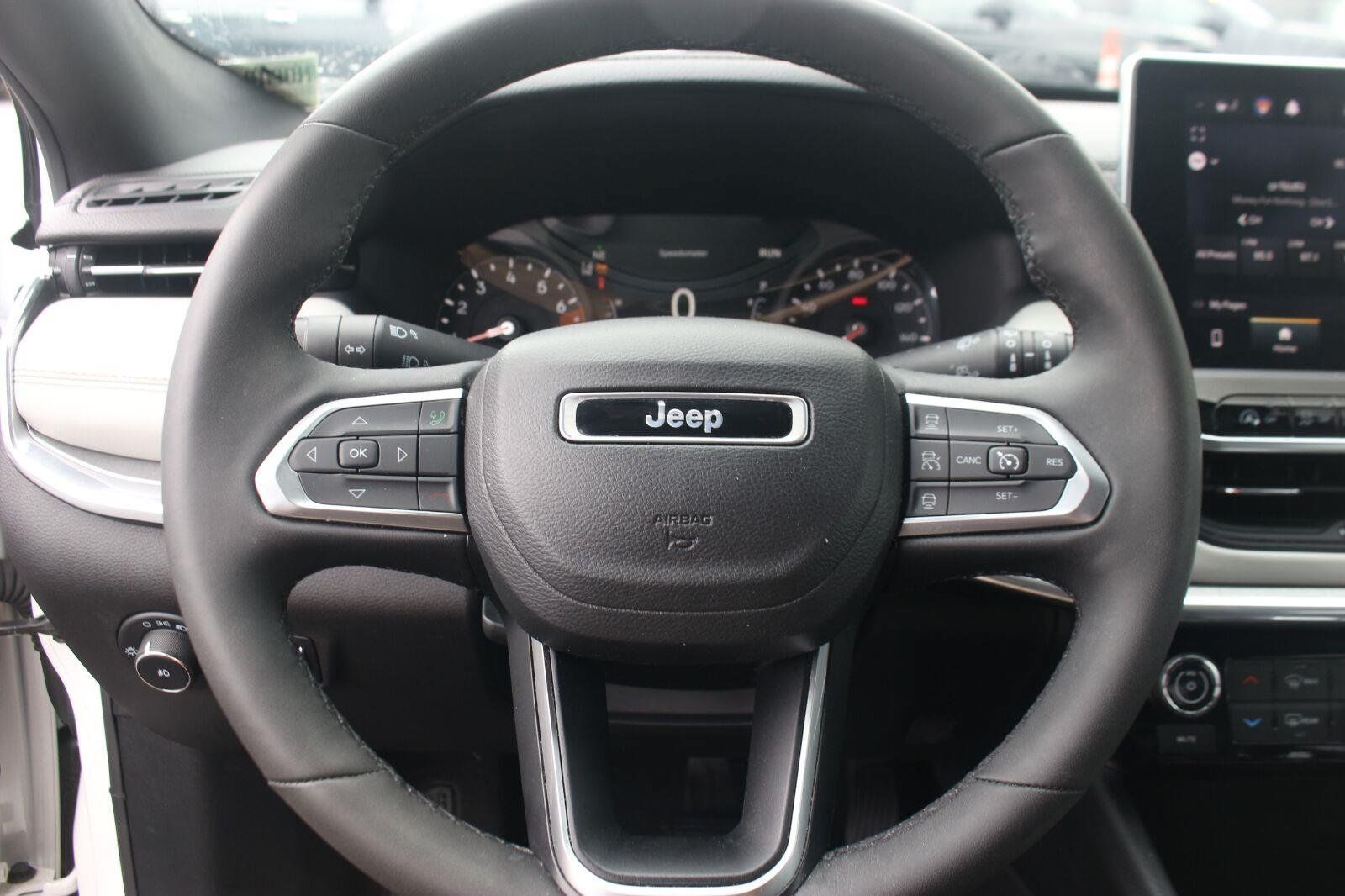 Used 2023 Jeep Compass Limited AWD/4WD image 17