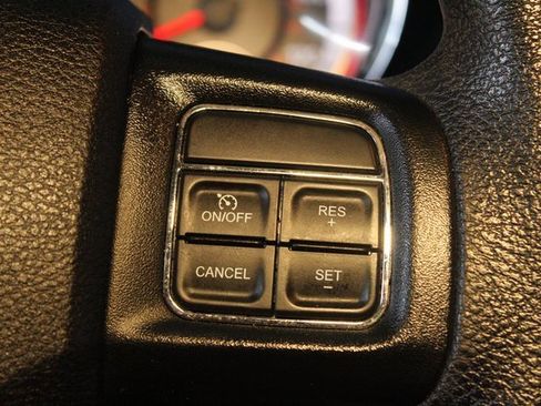 Used 2018 Dodge Grand Caravan SE w/ UConnect Hands-Free Group image 21