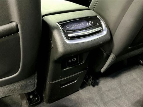 Used 2024 Cadillac XT6 Sport w/ Technology Package image 31