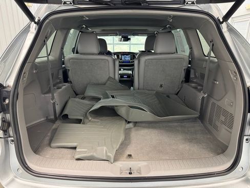 Used 2019 Toyota Highlander XLE FWD image 22