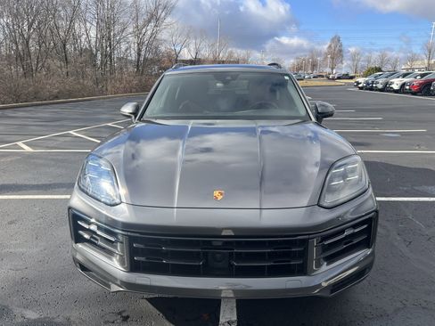 Used 2024 Porsche Cayenne image 8