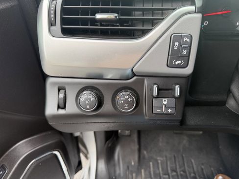 Used 2015 Chevrolet Suburban LT AWD/4WD image 12