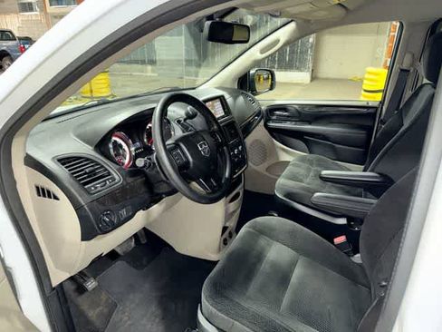 Used 2019 Dodge Grand Caravan SE w/ UConnect Hands-Free Group image 26
