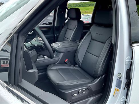 New 2025 GMC Sierra 3500 Denali w/ Denali Reserve Package image 9