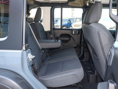 Used 2025 Jeep Wrangler Willys AWD/4WD image 25