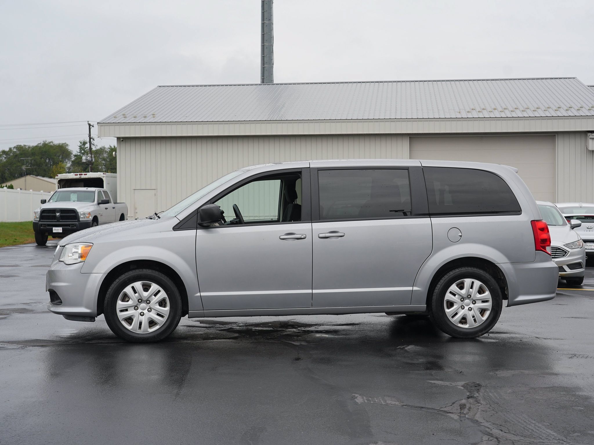 Used 2018 Dodge Grand Caravan SE w/ UConnect Hands-Free Group FWD image 7