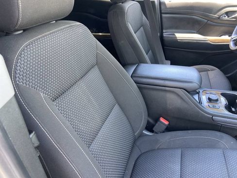 Used 2023 GMC Acadia SLE w/ Driver Convenience Package FWD image 23