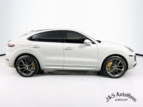 Used 2021 Porsche Cayenne Turbo S AWD/4WD image 8