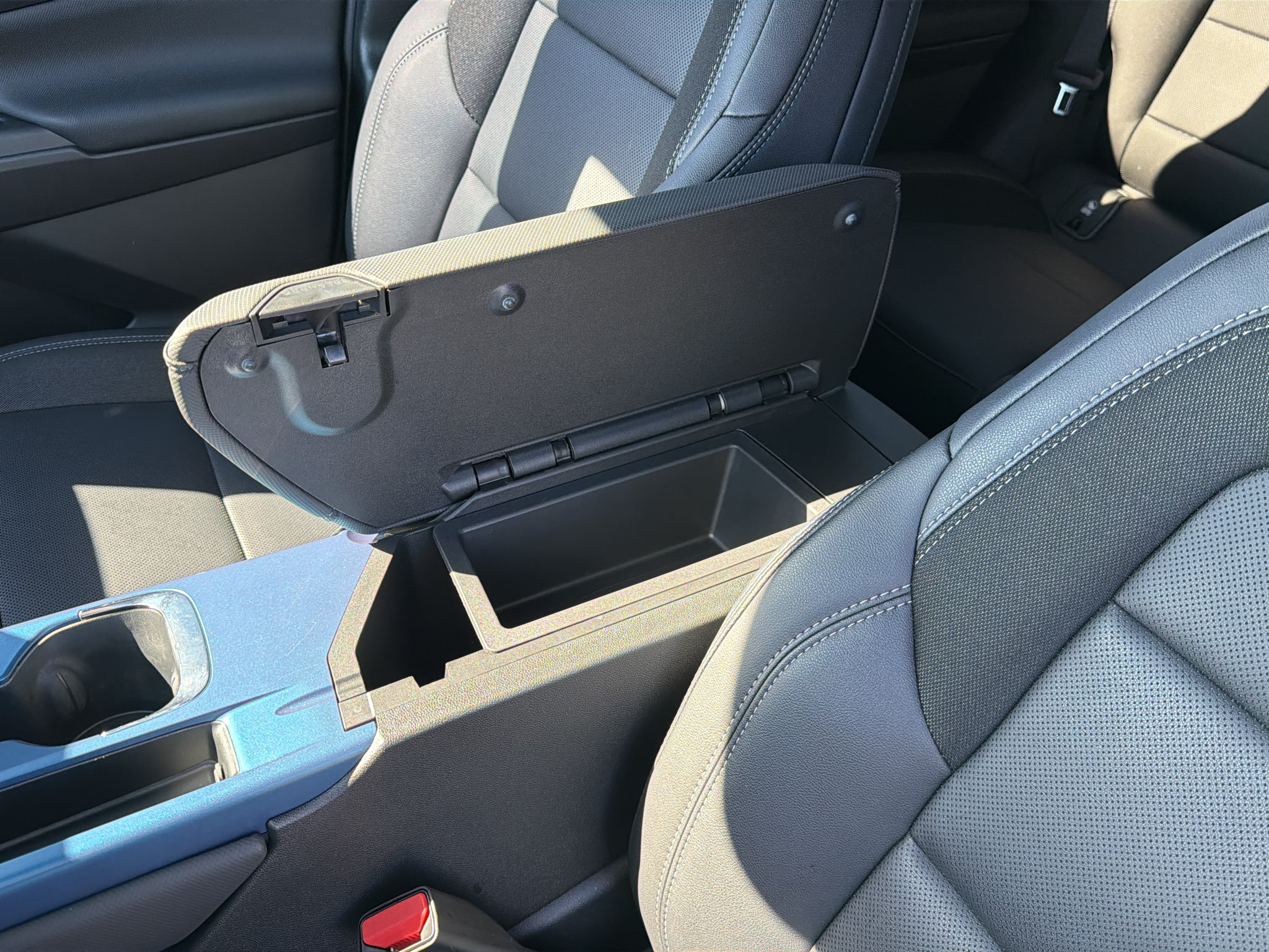 Used 2025 Chevrolet Equinox EV LT w/ LPO, Blackout Package FWD image 18