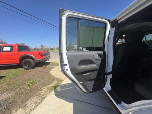 Used 2024 Jeep Wrangler Sahara image 24