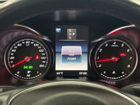 Used 2019 Mercedes-Benz GLC 300 4MATIC w/ Premium Package image 21