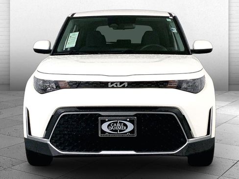 Used 2025 Kia Soul LX image 2
