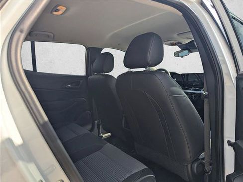 Used 2025 Chevrolet Trax LT FWD image 13
