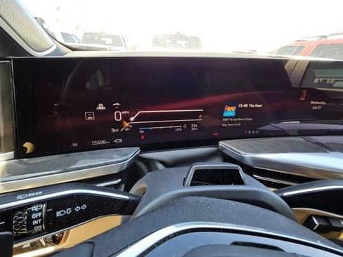 Used 2025 Cadillac Escalade IQ Luxury 2 AWD/4WD image 10