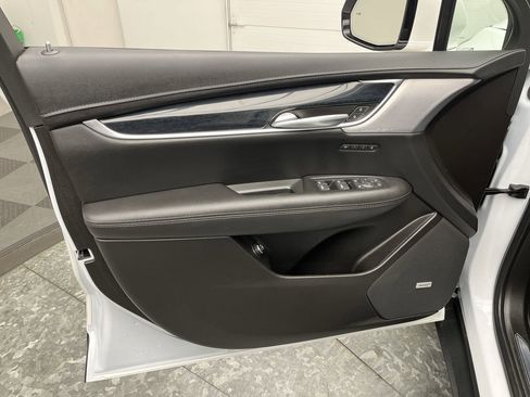 Certified 2025 Cadillac XT5 Premium Luxury image 9