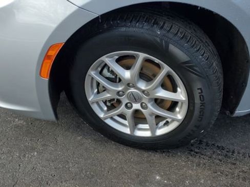 Certified 2024 Chrysler Pacifica Touring-L image 4