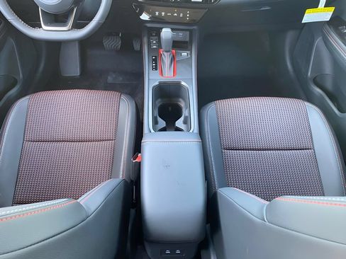 Used 2025 Nissan Kicks SR FWD image 16