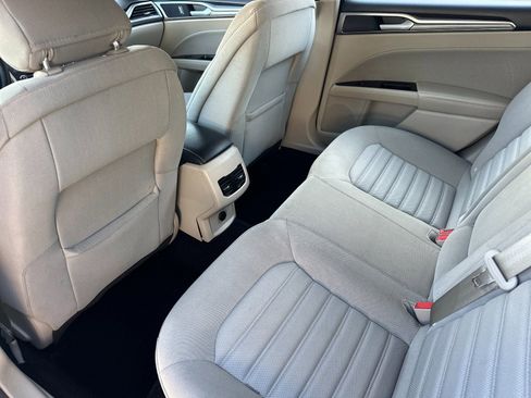 Used 2017 Ford Fusion SE w/ Fusion SE Technology Package image 13