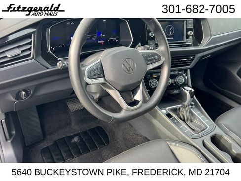Used 2024 Volkswagen Jetta SE image 15