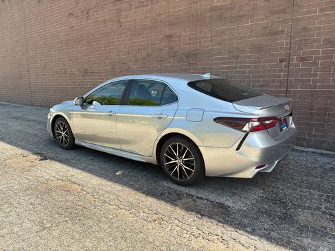 Used 2024 Toyota Camry SE FWD image 4