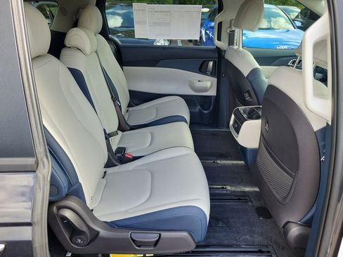 New 2026 Kia Carnival EX FWD image 12