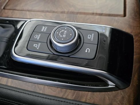 Used 2024 Nissan Armada SL w/ Captain's Chairs Package AWD/4WD image 33