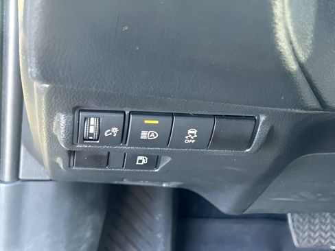 Used 2024 Toyota Corolla Cross AWD Hybrid w/ Moonroof Package image 21