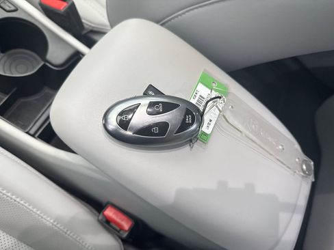 Used 2024 Hyundai Kona Limited AWD/4WD image 11