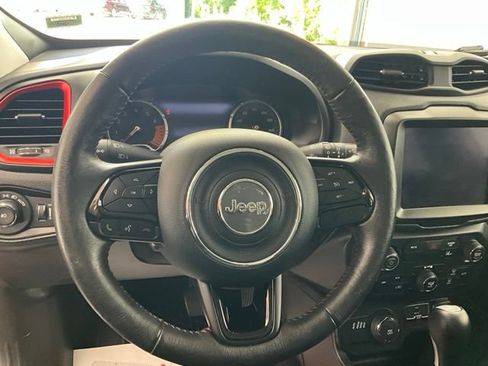 Used 2022 Jeep Renegade Latitude w/ Convenience Group AWD/4WD image 8