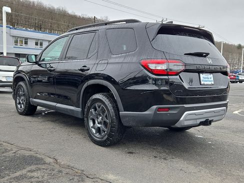 Certified 2025 Honda Pilot TrailSport image 7