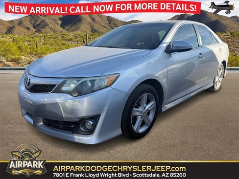 Used 2013 Toyota Camry SE image 1