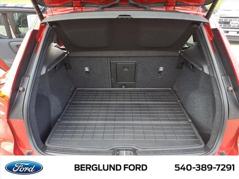 Used 2021 Volvo XC40 T5 R-Design w/ Climate Package AWD/4WD image 14