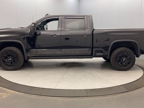 Used 2024 Chevrolet Silverado 2500 High Country w/ High Country Premium Package AWD/4WD image 9
