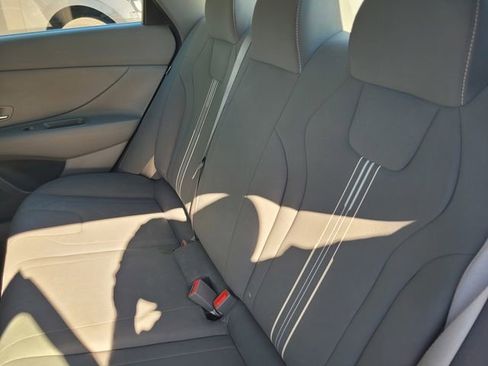 Used 2024 Hyundai Elantra SEL FWD image 15