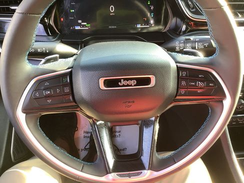 Used 2022 Jeep Grand Cherokee Trailhawk AWD/4WD image 16