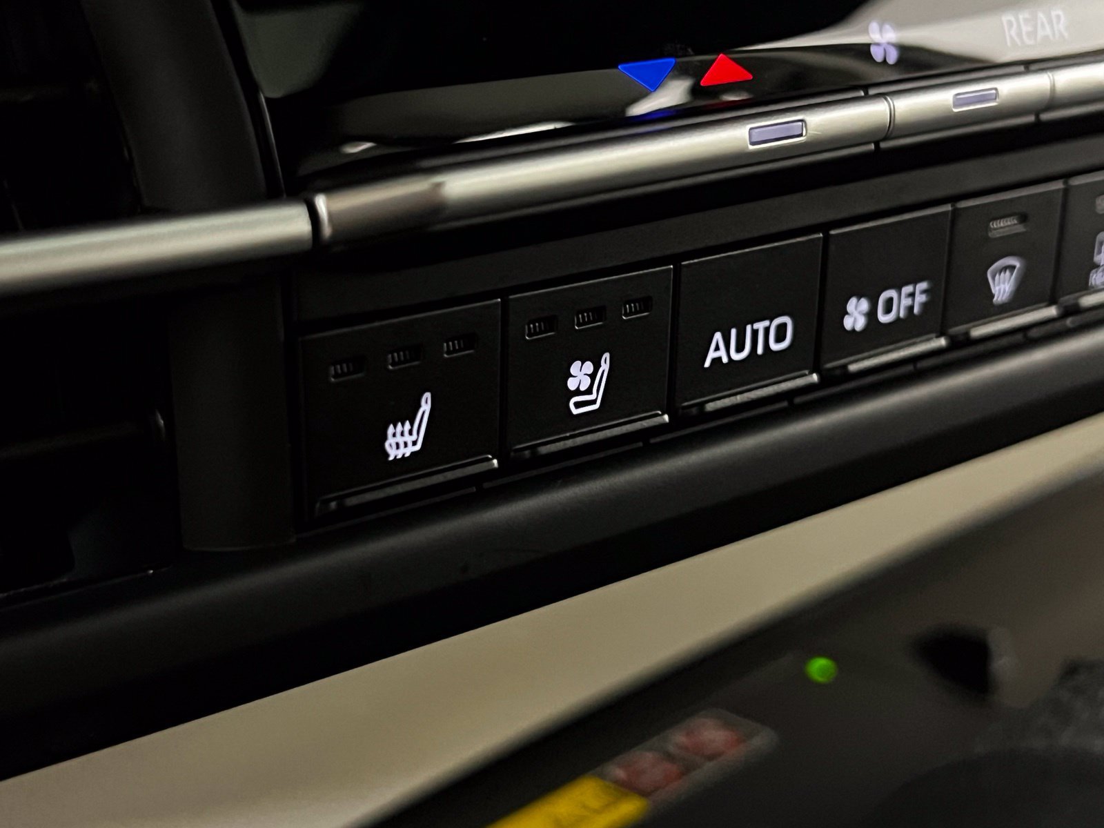 Certified 2025 Toyota Sienna Platinum FWD image 21