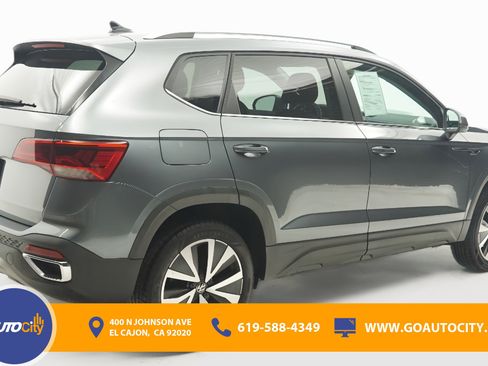 Used 2024 Volkswagen Taos SE image 6