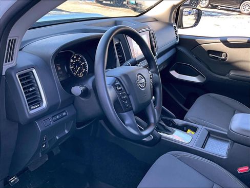 Used 2024 Nissan Frontier SV w/ Technology Package image 8