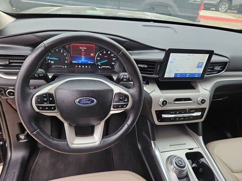 Used 2024 Ford Explorer XLT w/ Equipment Group 202A image 17