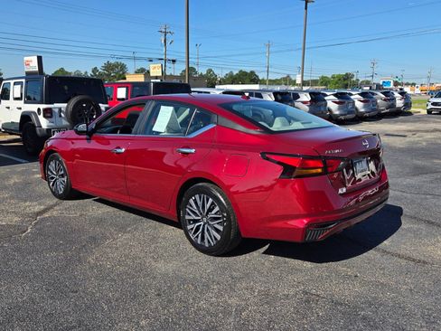 Used 2025 Nissan Altima 2.5 SV FWD image 9