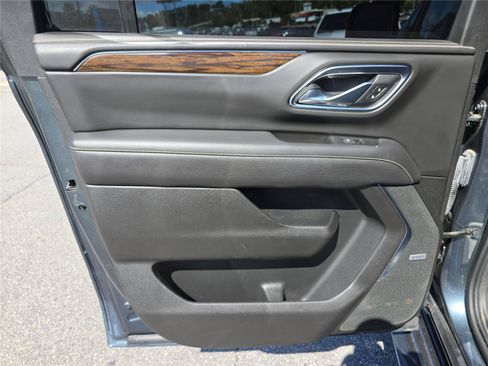 Used 2021 Chevrolet Suburban Premier w/ Premium Package AWD/4WD image 13