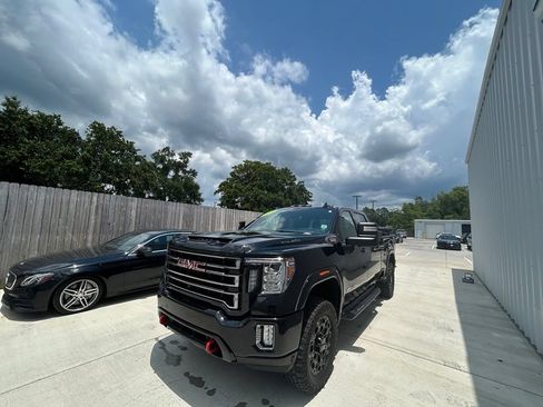 Used 2020 GMC Sierra 2500 AT4 w/ AT4 Premium Package AWD/4WD image 9