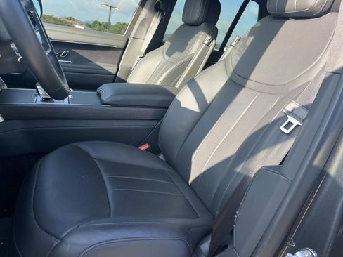 Certified 2025 Land Rover Range Rover SE AWD/4WD image 11