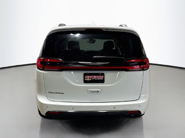 Used 2021 Chrysler Pacifica Touring-L FWD image 6